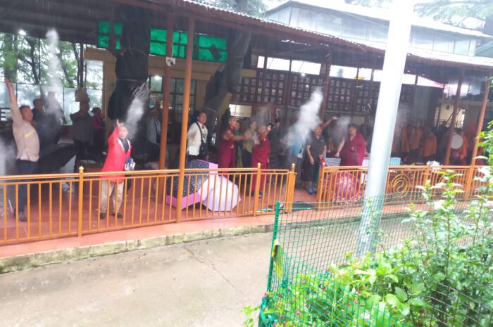 ཕྱི་ལོ་ ༢༠༢༥ ཟླ་ ༦ ཚེས་ ༢༥ ཉིན་རྡ་རམ་ས་ལ་ལྷ་རྒྱལ་རིར་དབུས་མལ་གྲོ་གུང་དཀར་སྐྱིད་སྡུག་ནས་སྐུའི་གོ་སྟོན་རྟེན་འབྲེལ་གྱི་མཛད་སྒོ་སྔ་བསྣུར་གྱིས་སྐུ་ཕྱྭའི་ཞབས་རིམ་ཁག་ལེགས་པར་བསྒྲུབས་པ།
